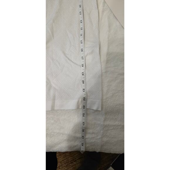 Lululemon Swiftly Tech Short Sleeve 2.0 White Size 0 Seamless Athletic Top - Picture 7 of 7